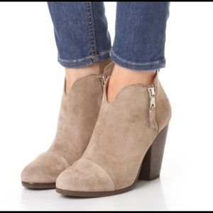 Very good condition Rag & bone ankle booties suede
